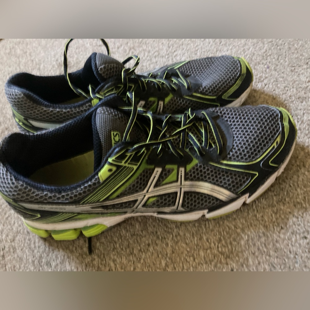 Mens ASICS size 13 running shoes